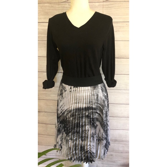 Apt. 9 Pleated Skirt Size Medium - Picture 1 of 3